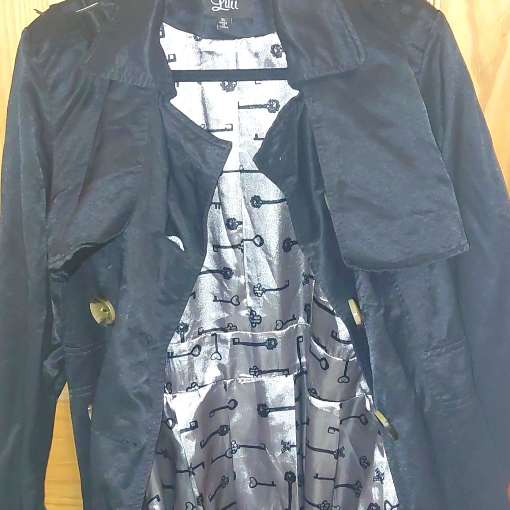 LUII Trench Coat - Picture 9 of 9